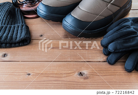 冬キャンプ 防寒ブーツイメージ素材 72216842