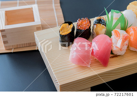 寿司 すし下駄 日本酒イメージ 背景素材 72217601