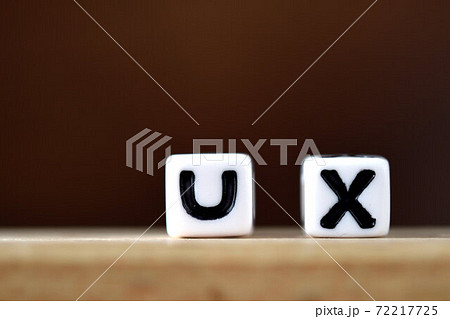 UXの文字。ワードビーズのクローズアップ。ユーザーエクスペリエンス。 UXの文字。ワードビーズのクローズアップ。ユーザーエクスペリエンス。 72217725