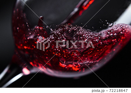 Red wine 72218647