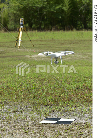 ドローンで工事現場の空撮測量をする ドローンで工事現場の空撮測量をする 72219771