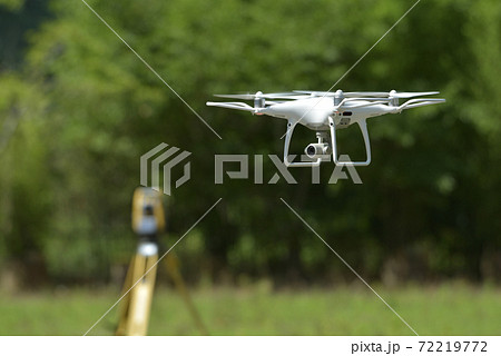 ドローンで工事現場の空撮測量をする ドローンで工事現場の空撮測量をする 72219772