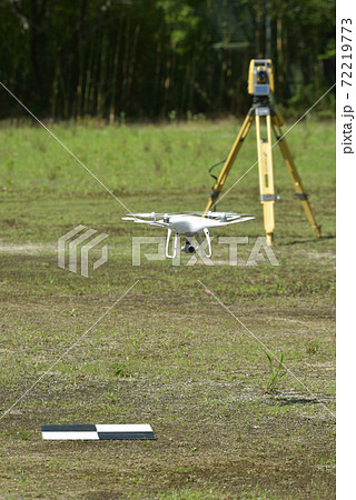 ドローンで工事現場の空撮測量をする ドローンで工事現場の空撮測量をする 72219773