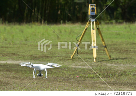 ドローンで工事現場の空撮測量をする 72219775