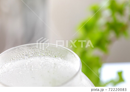 コーヒーサイフォンでお湯を沸かしているところ コーヒーサイフォンでお湯を沸かしているところ 72220083