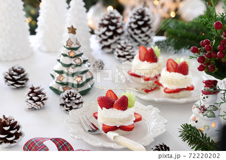 クリスマス　いちごのサンドイッチ 72220202