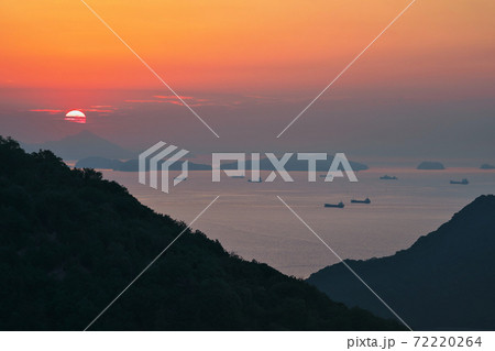 《広島県》グリーンラインから眺める日の出 72220264