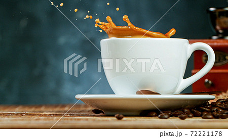 coffee expresso with coffee splash in mug coffee expresso with coffee splash in mug 72221178