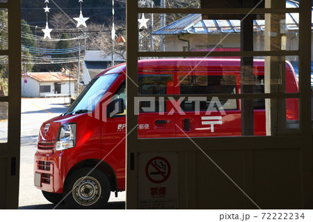 郵便配達車の写真素材