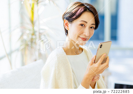 ワーケーション 女性 ビジネス ワーケーション 女性 ビジネス 72222685