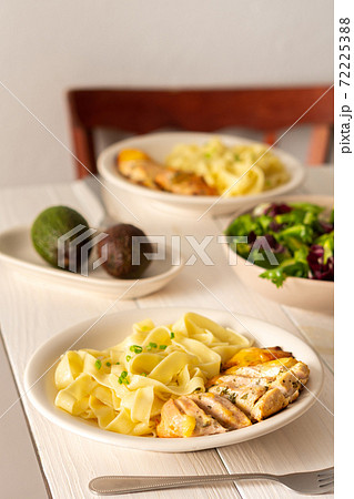 Pasta with stewed chicken breast Pasta with stewed chicken breast 72225388