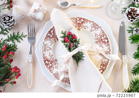 クリスマス テーブルセッティングの写真素材