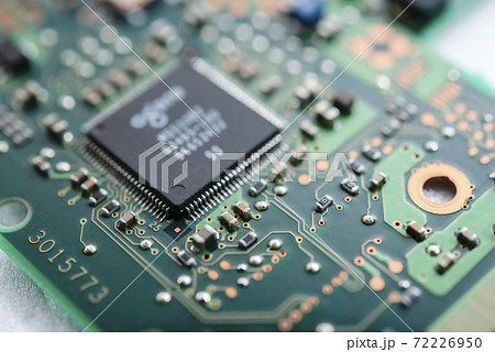 IT機器　基盤のクローズアップ 72226950