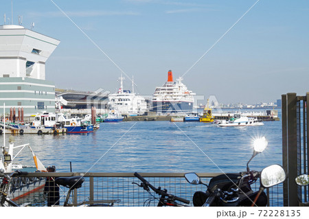 横浜大桟橋ふ頭ビル界隈の景色 72228135