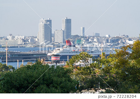 横浜山下公園から眺めた横浜の景色 72228204