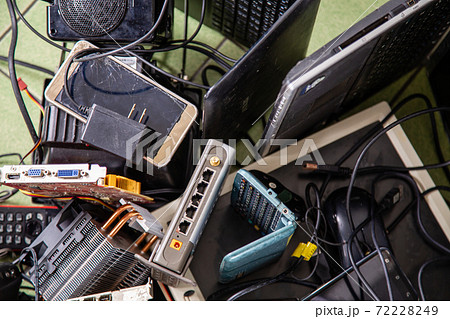 Assorted electronic products e-waste 72228249
