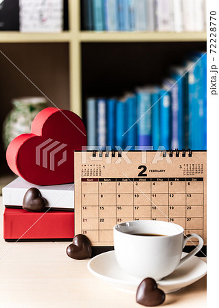 コーヒーとハート2月のカレンダー コーヒーとハート2月のカレンダー 72228770