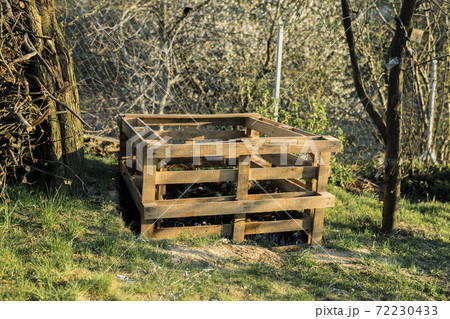 Pallet Compost Bin. Composter made og pallets in garden Pallet Compost Bin. Composter made og pallets in garden 72230433