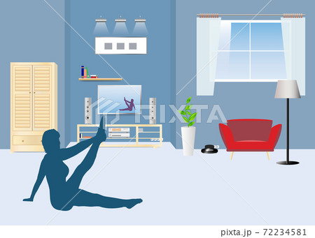 The woman exercise fitness according to the instructor on TV. 72234581