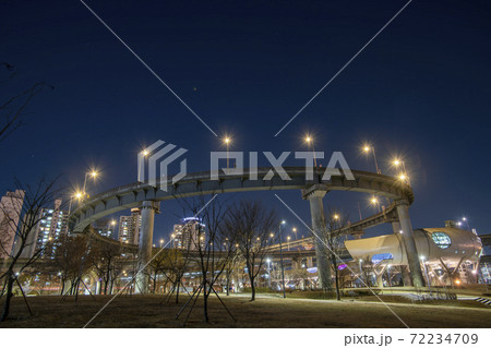 ソウル 夜景 道路 72234709
