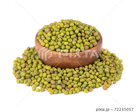 Mung beans in wooden bowl, isolated on white background. Vigna radiata. 72235057