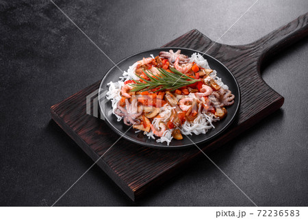 Tasty rice noodles with tomato, red pepper, mushrooms and seafood Tasty rice noodles with tomato, red pepper, mushrooms and seafood 72236583