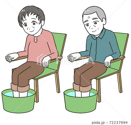 足浴をする高齢者のイラスト素材