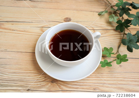 テーブルにコーヒー 72238604