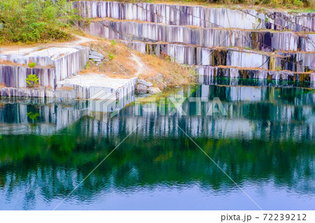 前山採石跡と湖 前山採石跡と湖 72239212