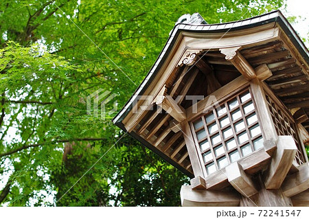 灯篭と緑 72241547