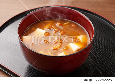 なめこと豆腐の味噌汁 72242225