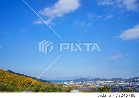 香川県さぬき市街並み　瀬戸内海 (2020年12月撮影) 72245789