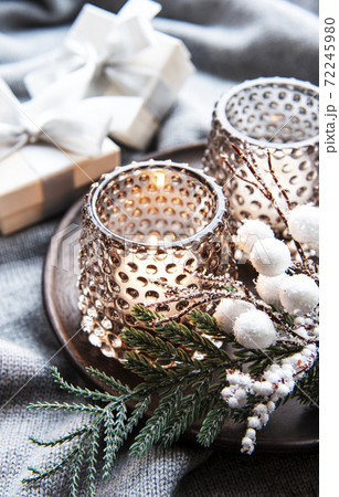 Christmas decorative burning candles 72245980