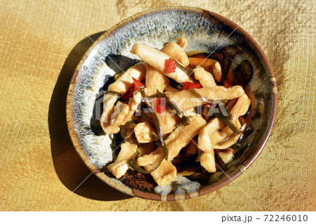 家庭菜園の収穫大根で作った、はりはり漬け。割干し。漬物。家庭料理。食べ物イメージ素材 家庭菜園の収穫大根で作った、はりはり漬け。割干し。漬物。家庭料理。食べ物イメージ素材 72246010