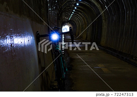 横田自転車道トンネル自転車道とロードバイク 横田自転車道トンネル自転車道とロードバイク 72247313