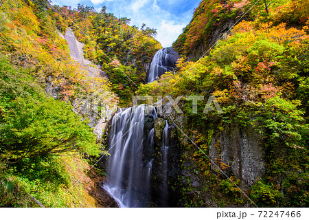 日本の滝100選 安の滝の紅葉 日本の滝100選 安の滝の紅葉 72247466