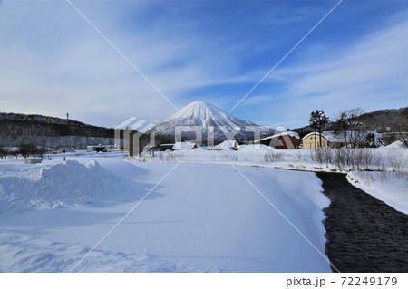 羊蹄山と喜茂別川(北海道喜茂別町) 羊蹄山と喜茂別川(北海道喜茂別町) 72249179