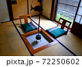 日本 和室 囲炉裏の炉端と座椅子 72250602