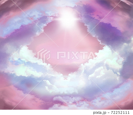 天国へ続く雲とピンク色の空と降り注ぐ太陽光の背景画のイラスト素材
