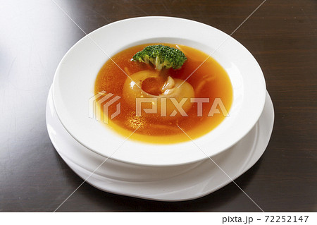 フカヒレの姿煮（斜俯瞰） 72252147