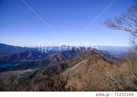 御坂黒岳から望む御坂山地の山々 御坂黒岳から望む御坂山地の山々 72252160