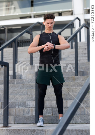 Best score, athlete guy completed sport weekly challenge smart watch application Best score, athlete guy completed sport weekly challenge smart watch application 72255335