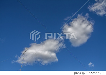 テレビアンテナと浮雲【地上波イメージ】 テレビアンテナと浮雲【地上波イメージ】 72255428