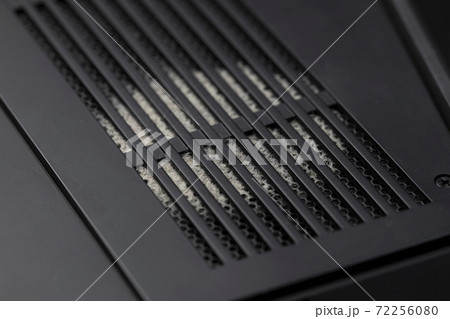 ノートパソコンの裏の吸気口に溜まった埃の写真素材