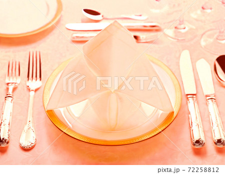 テーブルセッティング 72258812