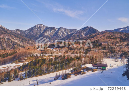 群馬県 冬の丸沼高原日光白根山ロープウェイから北側の眺望(燕巣山,丸沼,ゲレンデなど) 群馬県 冬の丸沼高原日光白根山ロープウェイから北側の眺望(燕巣山,丸沼,ゲレンデなど) 72259448