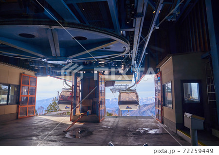 群馬県 冬の丸沼高原日光白根山ロープウェイ山頂駅 72259449