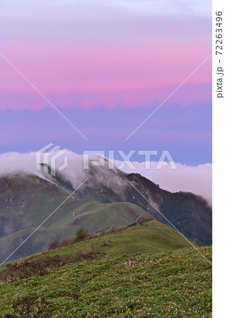 四国の名峰「三嶺」の夕景 72263496