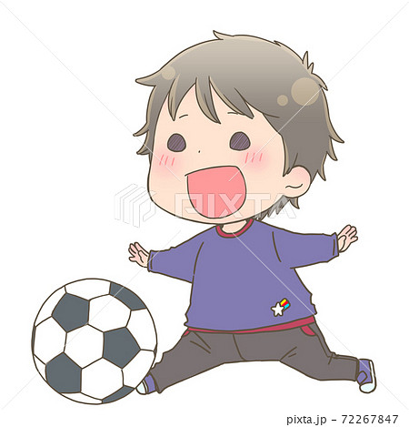 サッカーボールを蹴る男の子のイラスト素材