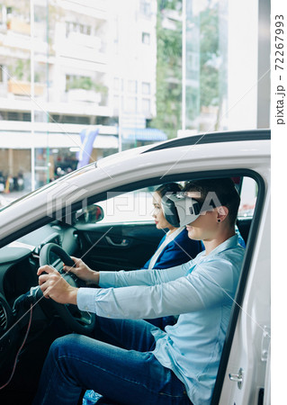 Virtual reality test drive 72267993